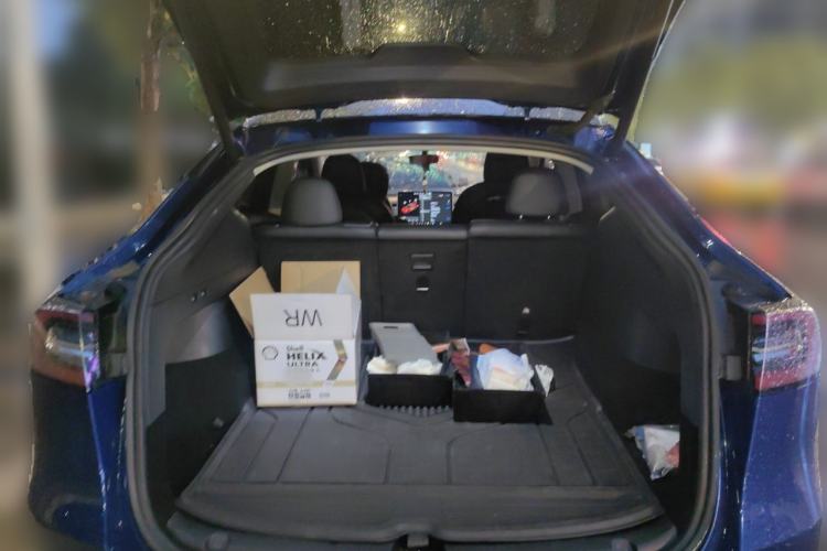 Used Tesla Model Y 2021 Long-Range All-Wheel-Drive Version Trunk