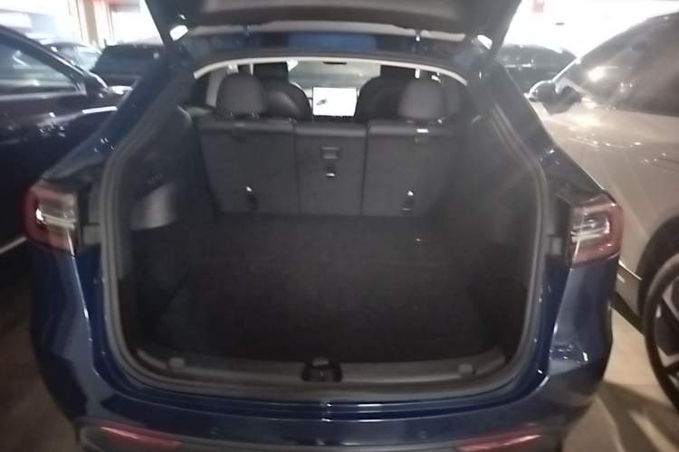 Used Tesla Model Y 2021 Long-Range All-Wheel-Drive Version Trunk