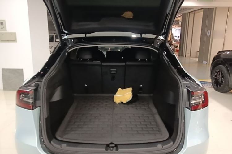 Used Tesla Model Y 2021 Standard Range Rear-Wheel Drive Version Trunk