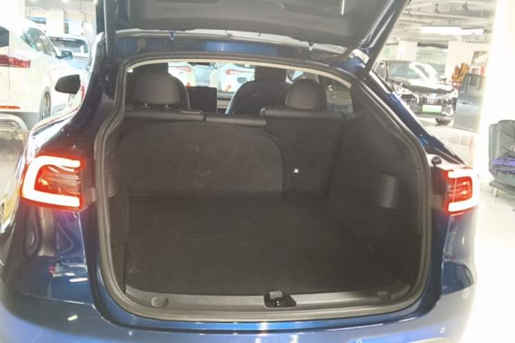 Used Tesla Model Y 2021 Long-Range All-Wheel-Drive Version 3D7 Trunk