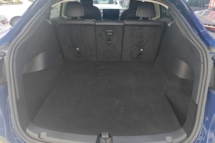 Used Tesla Model Y 2021 Standard Range Rear-Wheel Drive Version Trunk