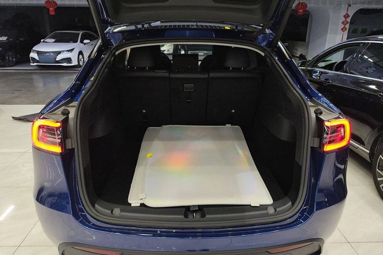 Used Tesla Model Y 2021 Standard Range Rear-Wheel Drive Version Trunk