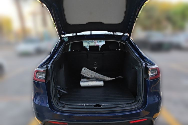 Used Tesla Model Y 2021 Long-Range All-Wheel-Drive Version 3D7 Trunk