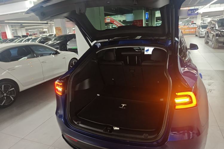 Used Tesla Model Y 2021 Long-Range All-Wheel-Drive Version 3D7 Trunk