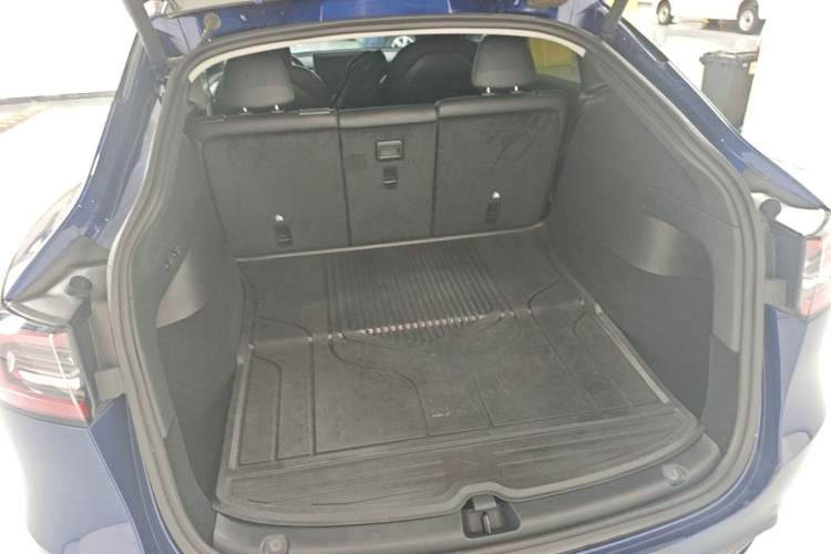 Used Tesla Model Y 2021 Standard Range Rear-Wheel Drive Version Trunk