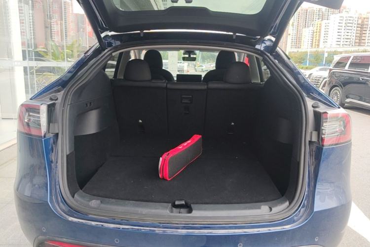 Used Tesla Model Y 2021 Long-Range All-Wheel-Drive Version 3D7 Trunk