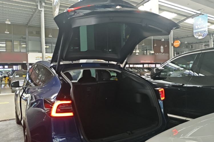 Used Tesla Model Y 2021 Long-Range All-Wheel-Drive Version Trunk