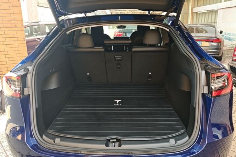 Used Tesla Model Y 2021 Long-Range All-Wheel-Drive Version 3D7 Trunk