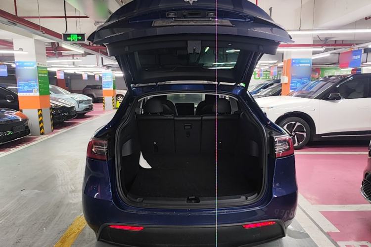 Used Tesla Model Y 2021 Long-Range All-Wheel-Drive Version Trunk