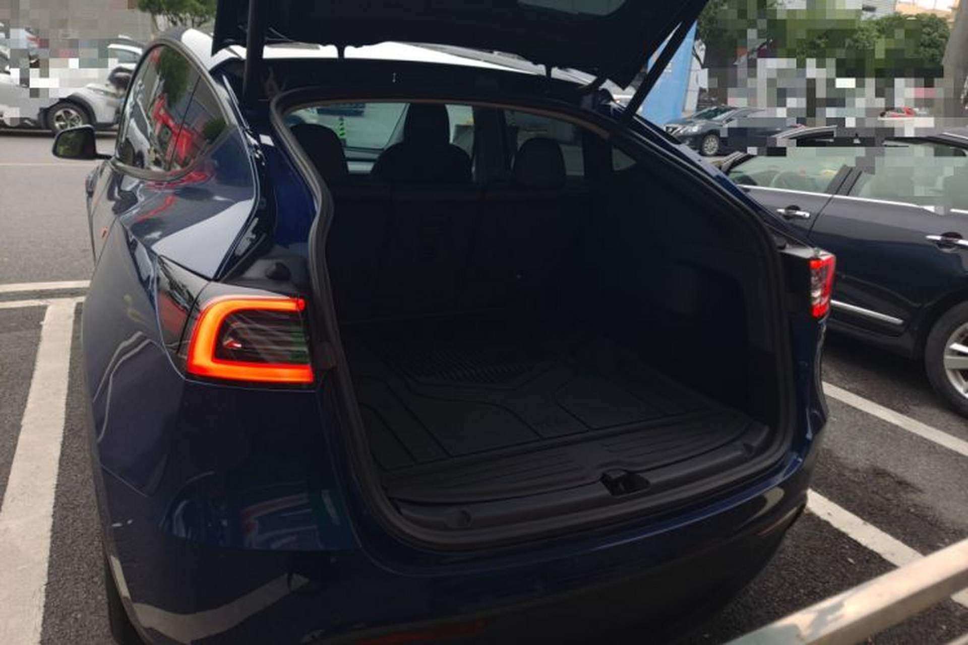Used Tesla Model Y 2021 Standard Range Rear-Wheel Drive Version Trunk