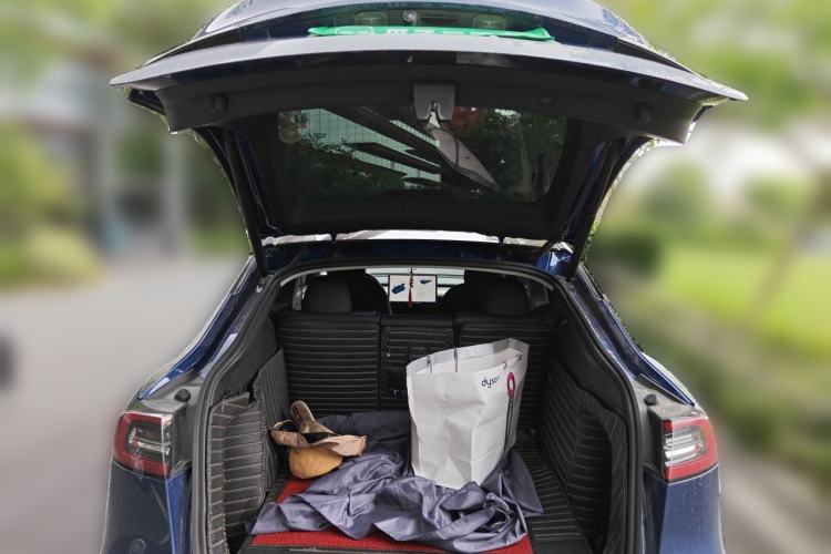 Used Tesla Model Y 2021 Long-Range All-Wheel-Drive Version Trunk