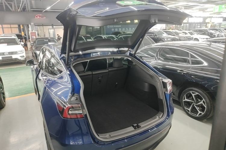 Used Tesla Model Y 2021 Long-Range All-Wheel-Drive Version 3D7 Trunk