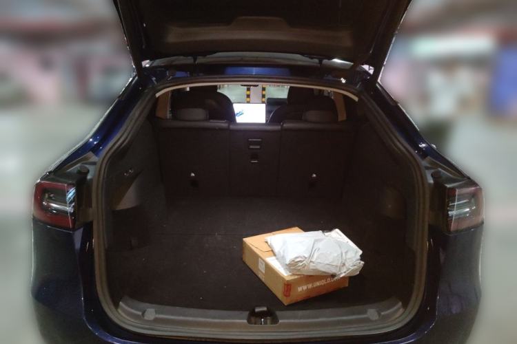 Used Tesla Model Y 2021 Long-Range All-Wheel-Drive Version Trunk