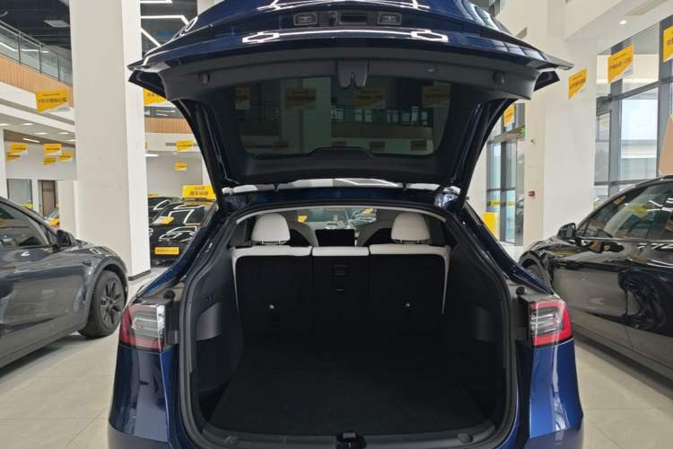 Used Tesla Model Y 2021 Long-Range All-Wheel-Drive Version 3D7 Trunk