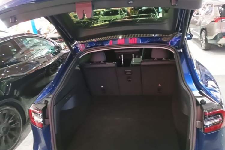 Used Tesla Model Y 2021 Long-Range All-Wheel-Drive Version Trunk