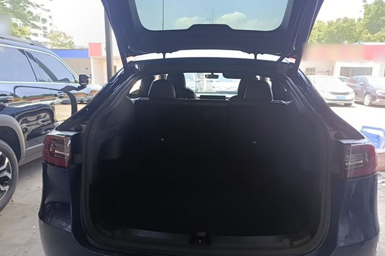 Used Tesla Model Y 2021 Standard Range Rear-Wheel Drive Version Trunk