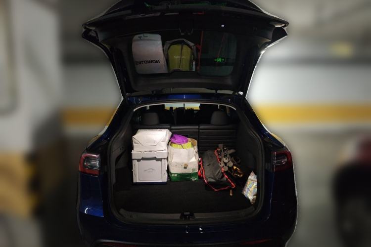 Used Tesla Model Y 2021 Long-Range All-Wheel-Drive Version Trunk
