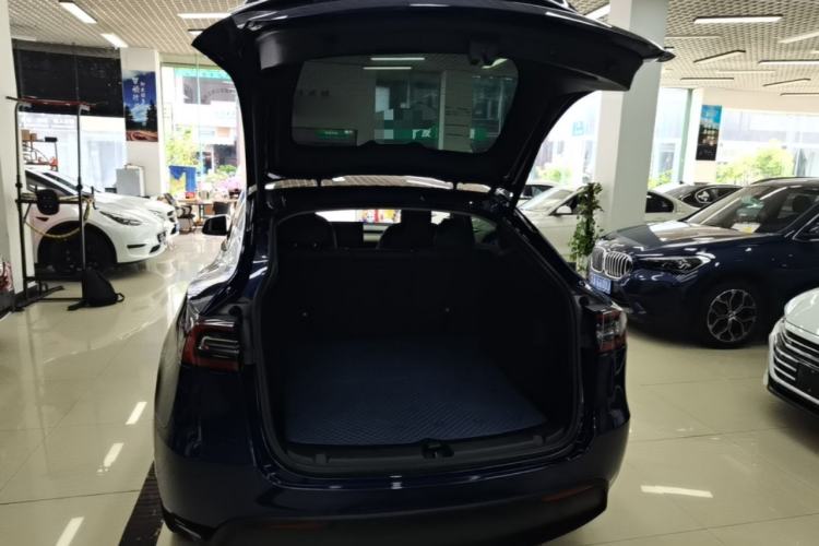 Used Tesla Model Y 2021 Long-Range All-Wheel-Drive Version Trunk