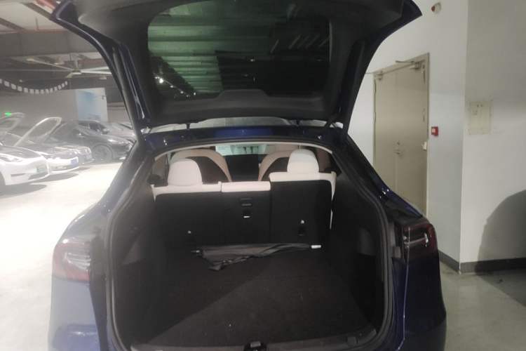 Used Tesla Model Y 2021 Long-Range All-Wheel-Drive Version Trunk