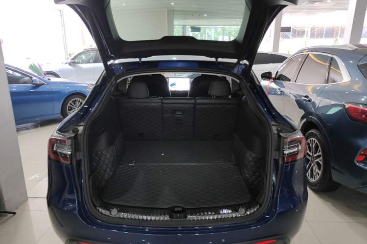 Used Tesla Model Y 2021 Long-Range All-Wheel-Drive Version 3D7 Trunk