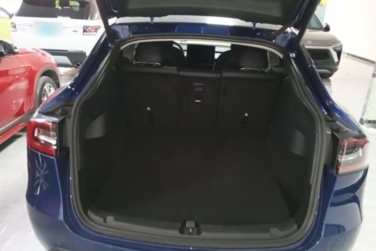 Used Tesla Model Y 2021 Long-Range All-Wheel-Drive Version Trunk
