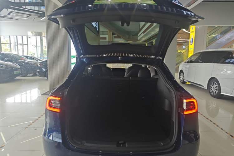 Used Tesla Model Y 2021 Standard Range Rear-Wheel Drive Version Trunk