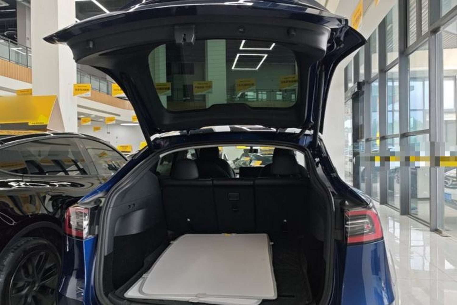 Used Tesla Model Y 2021 Standard Range Rear-Wheel Drive Version Trunk