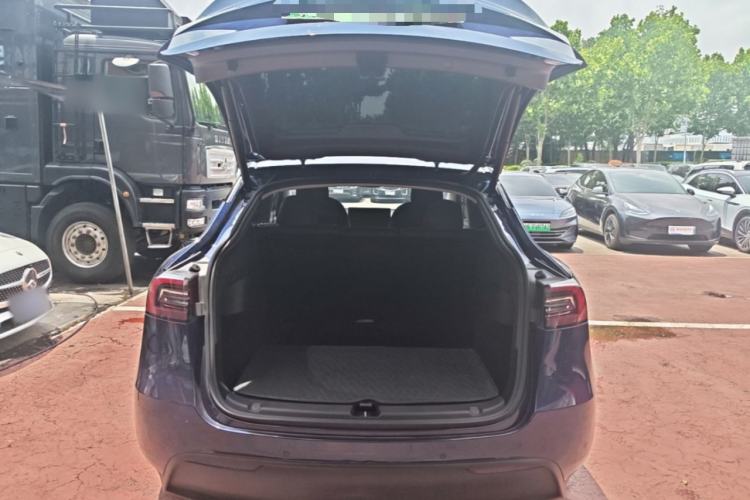 Used Tesla Model Y 2021 Standard Range Rear-Wheel Drive Version Trunk
