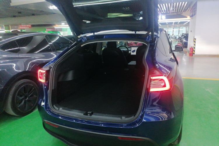 Used Tesla Model Y 2021 Long-Range All-Wheel-Drive Version 3D7 Trunk