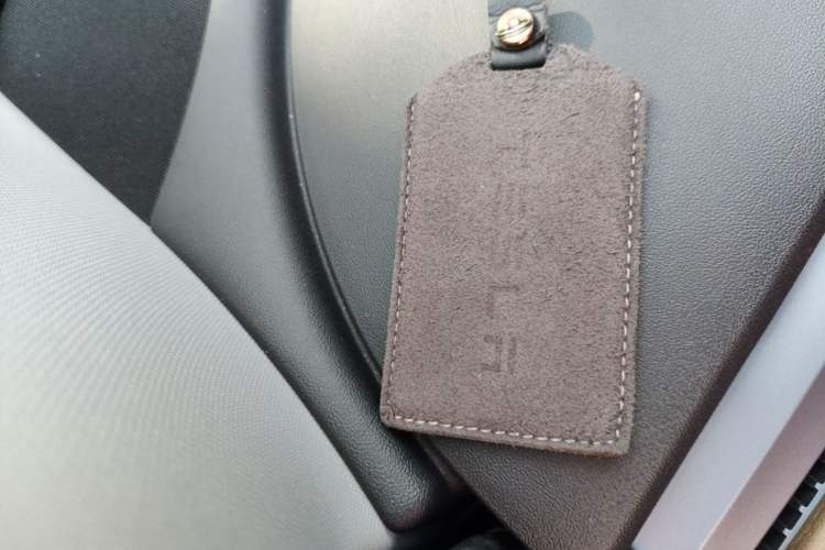 Used Tesla Model Y 2021 Long-Range All-Wheel-Drive Version Vehicle Key