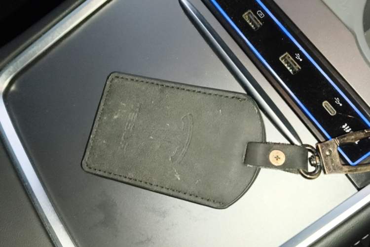 Used Tesla Model Y 2021 Long-Range All-Wheel-Drive Version 3D7 Vehicle Key