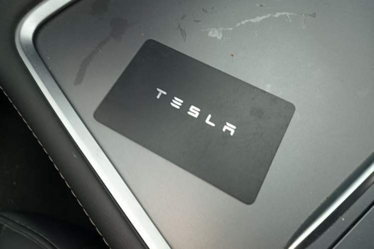 Used Tesla Model Y 2021 Long-Range All-Wheel-Drive Version Vehicle Key