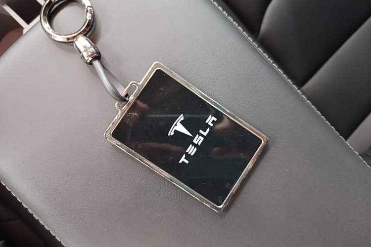 Used Tesla Model Y 2021 Long-Range All-Wheel-Drive Version Vehicle Key