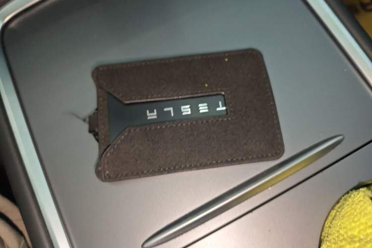 Used Tesla Model Y 2021 Long-Range All-Wheel-Drive Version 3D7 Vehicle Key