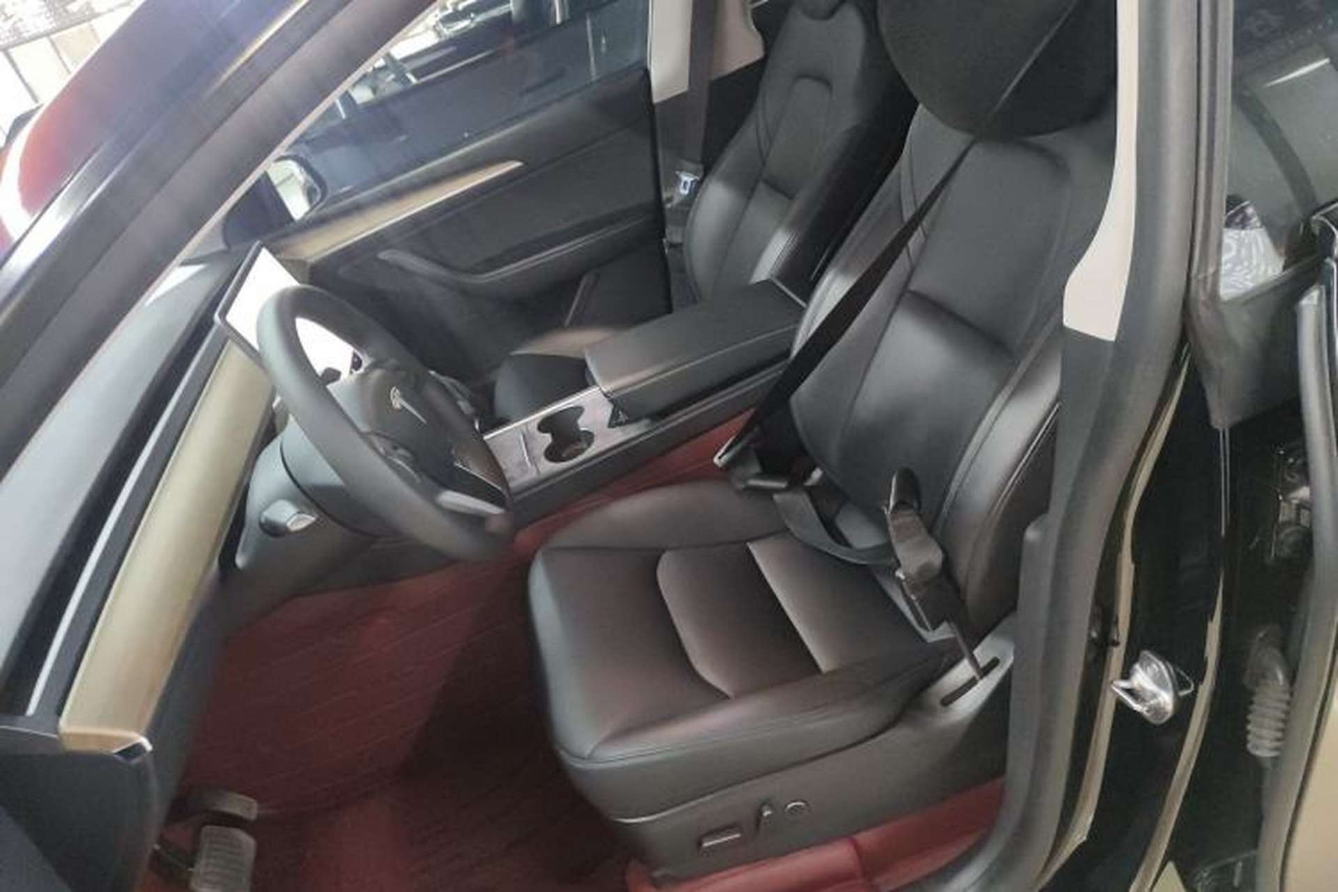 Used Tesla Model Y 2021 Standard Range Rear-Wheel Drive Version Left Front Seat