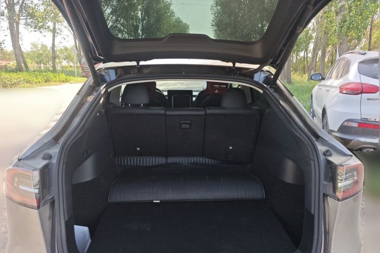 Used Tesla Model Y 2021 Standard Range Rear-Wheel Drive Version Trunk