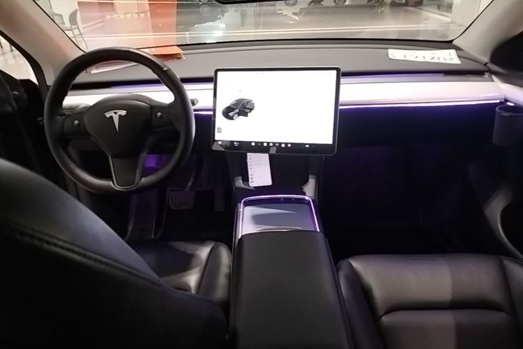 Used Tesla Model Y 2021 Standard Range Rear-Wheel Drive Version Center Console