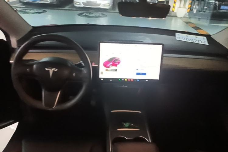 Used Tesla Model Y 2021 Long-Range All-Wheel-Drive Version Center Console