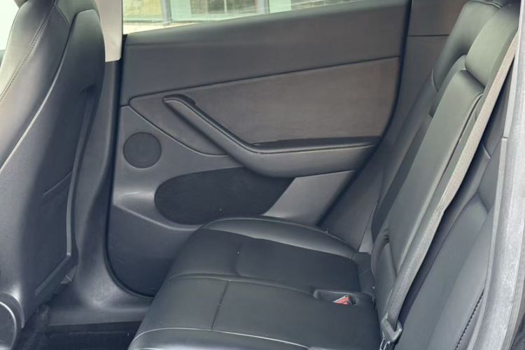 Used Tesla Model Y 2021 Standard Range Rear-Wheel Drive Version Interior 4