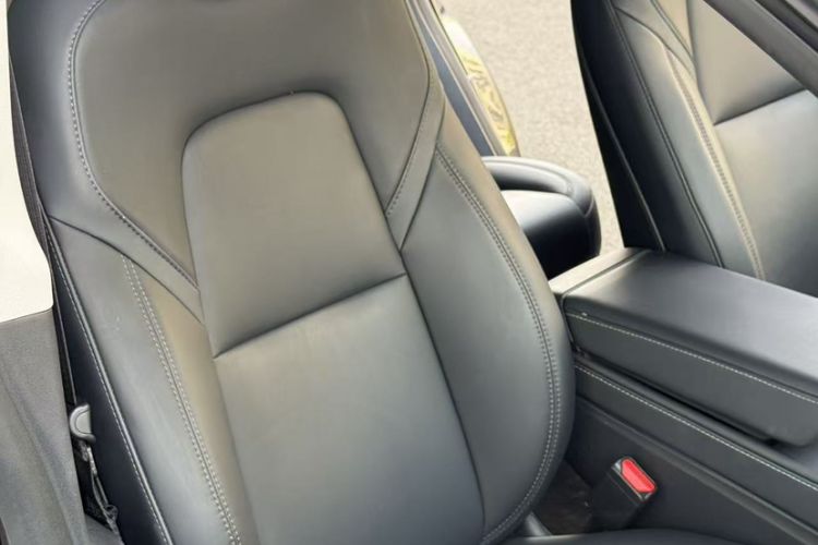 Used Tesla Model Y 2021 Standard Range Rear-Wheel Drive Version Interior 5