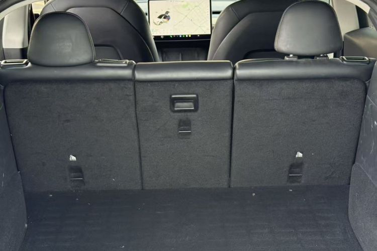 Used Tesla Model Y 2021 Standard Range Rear-Wheel Drive Version Trunk