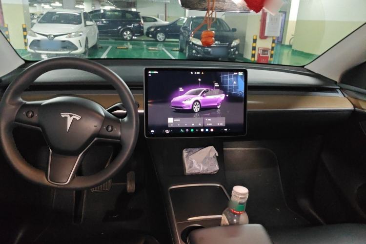 Used Tesla Model Y 2021 Long-Range All-Wheel-Drive Version 3D7 Center Console
