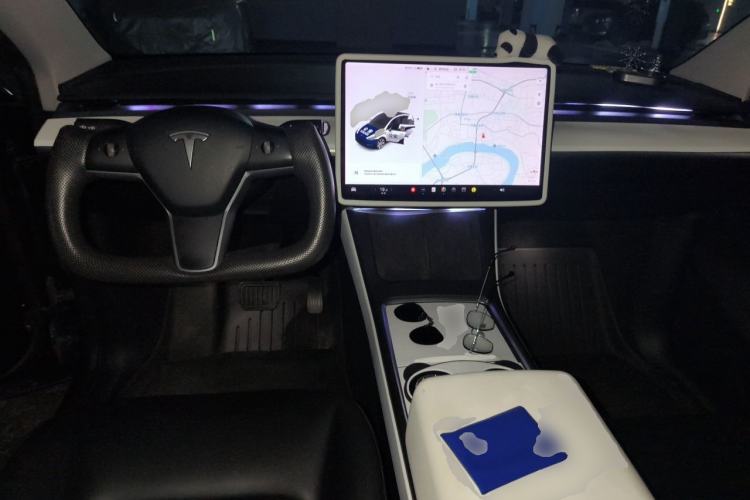 Used Tesla Model Y 2021 Long-Range All-Wheel-Drive Version Center Console