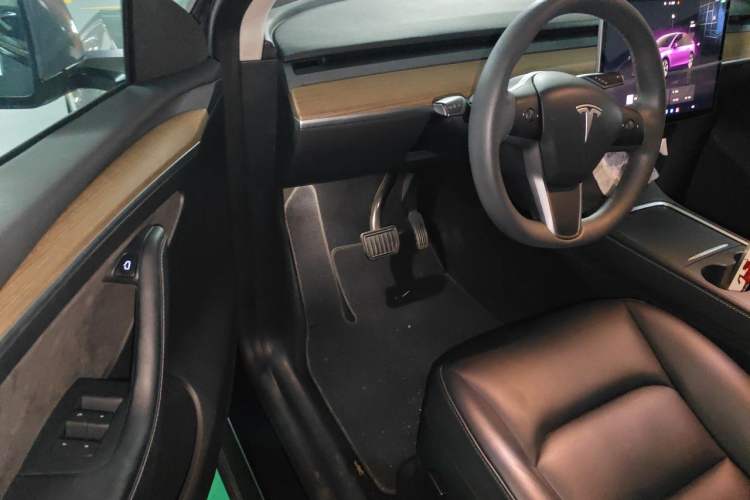 Used Tesla Model Y 2021 Long-Range All-Wheel-Drive Version 3D7 Driver Seat