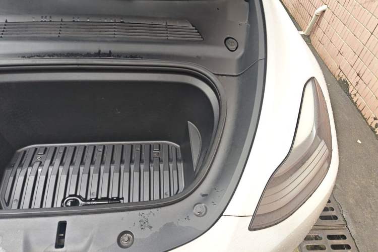 Used Tesla Model Y 2021 Performance High-Performance All-Wheel-Drive Version Engine Bay Left