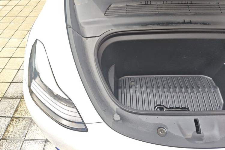 Used Tesla Model Y 2021 Performance High-Performance All-Wheel-Drive Version Engine Bay Right