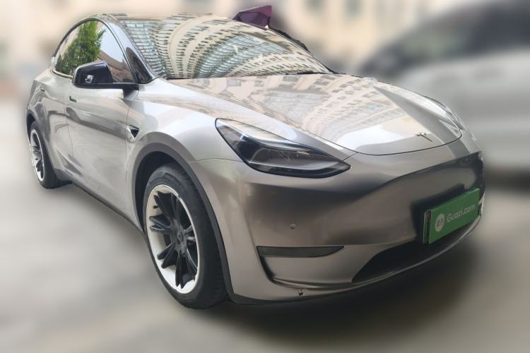 Used Tesla Model Y 2021 Standard Range Rear-Wheel Drive Version Front Right 45 Deg