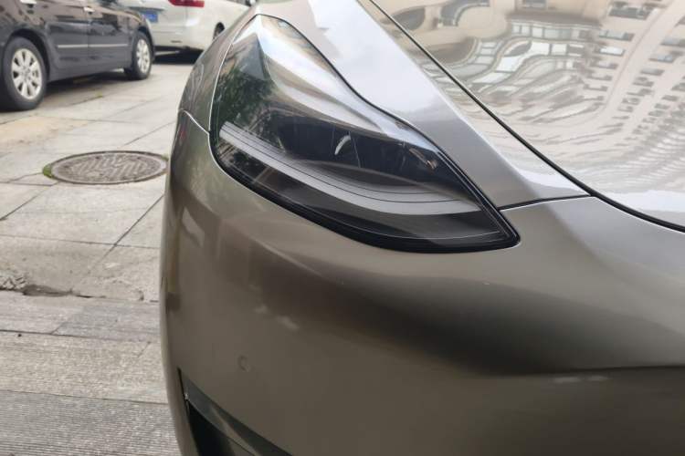 Used Tesla Model Y 2021 Standard Range Rear-Wheel Drive Version Right Front Headlight