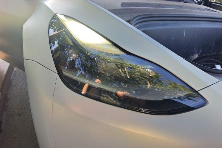 Used Tesla Model Y 2021 Standard Range Rear-Wheel Drive Version Right Front Headlight