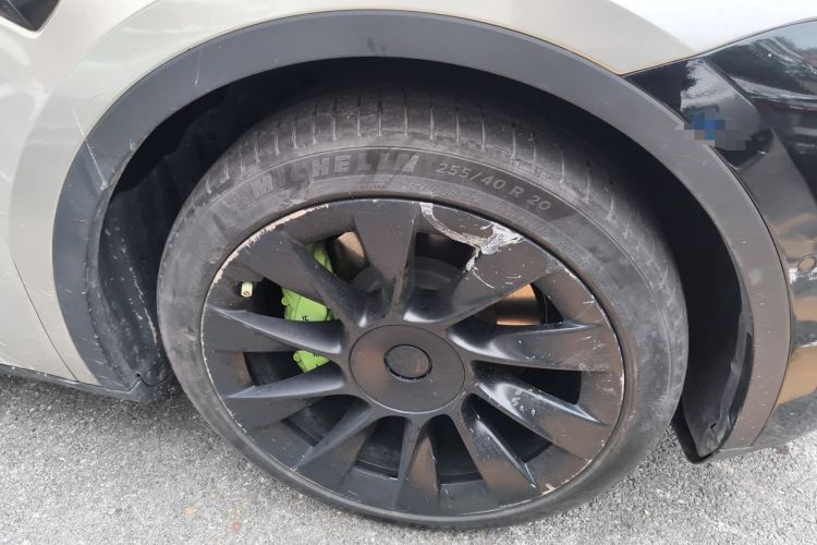 Used Tesla Model Y 2021 Standard Range Rear-Wheel Drive Version Right Front Wheel Hub